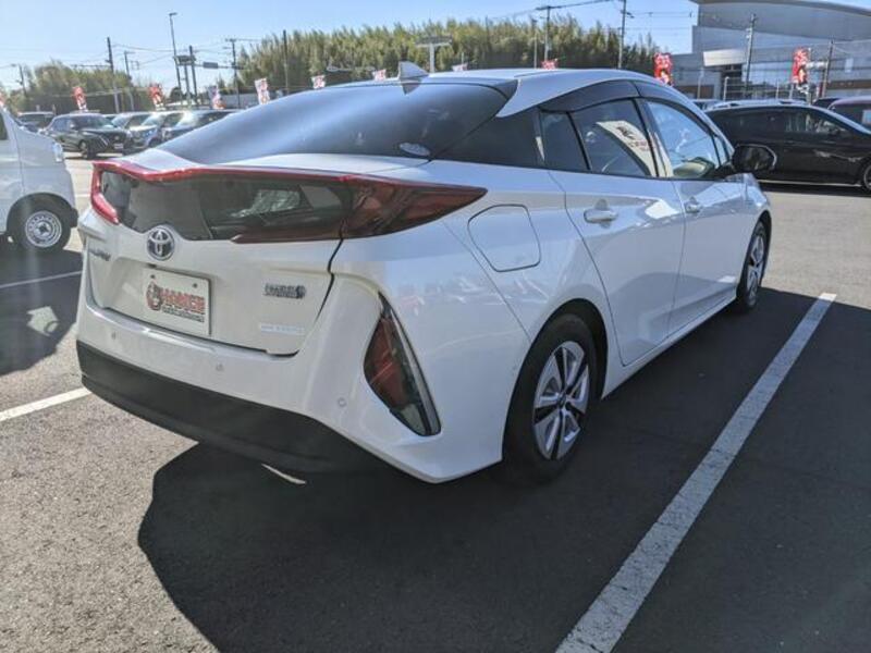 PRIUS PHV