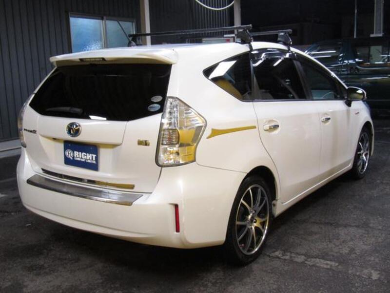 PRIUS ALPHA