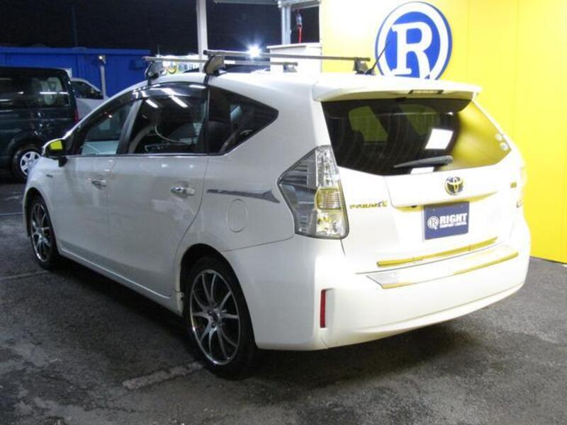 PRIUS ALPHA