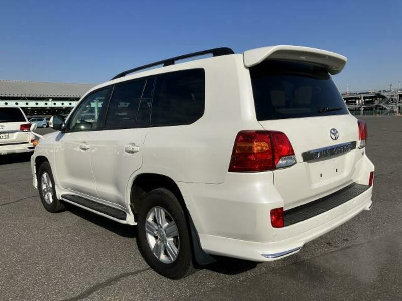 LAND CRUISER