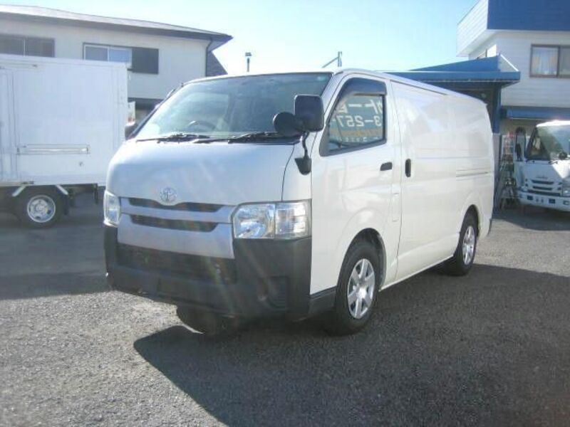 TOYOTA HIACE