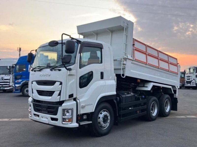 ISUZU GIGA
