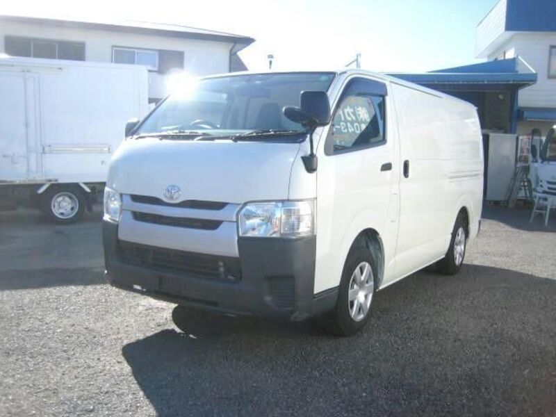 TOYOTA HIACE