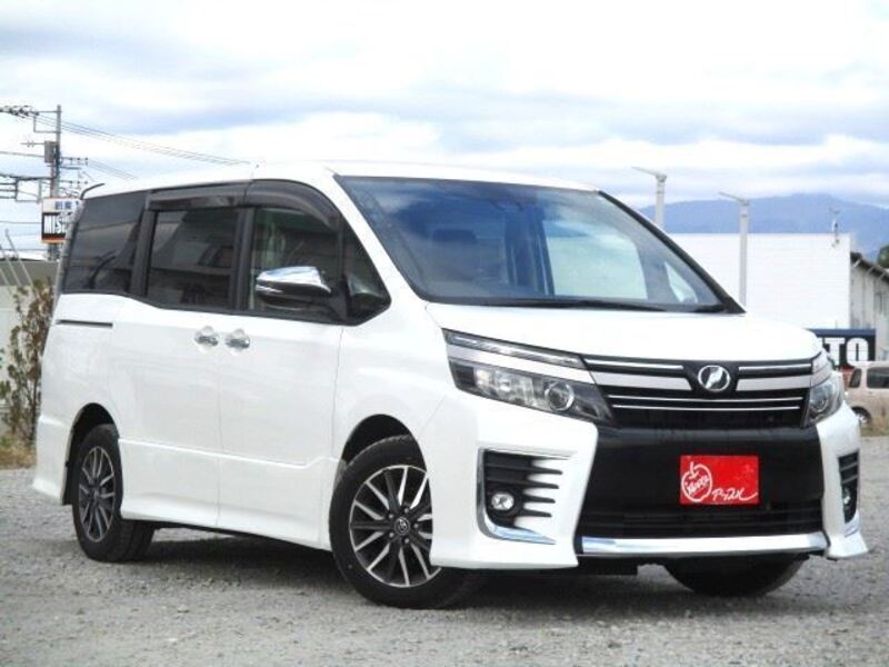 TOYOTA VOXY