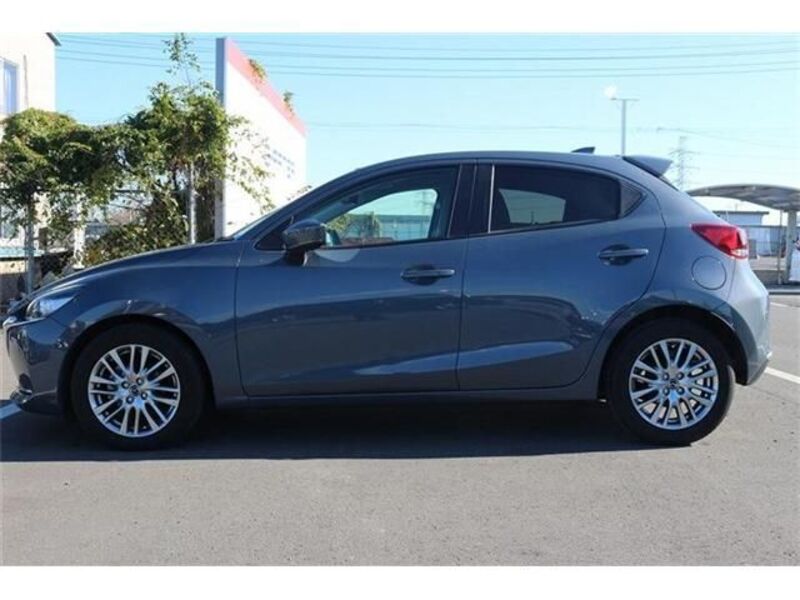 MAZDA2