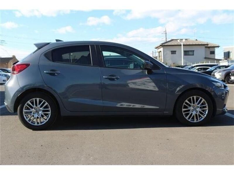 MAZDA2