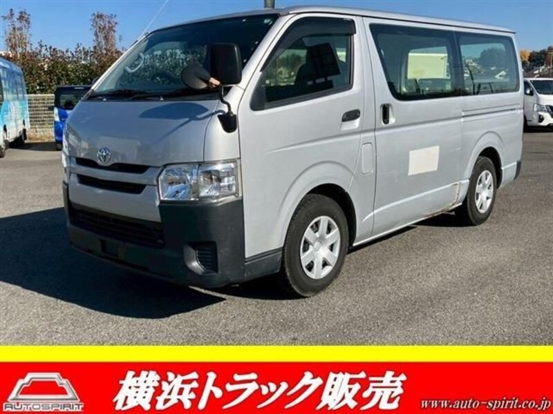 TOYOTA HIACE