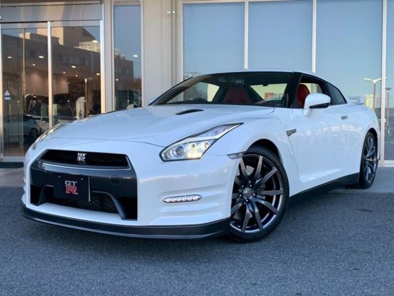 NISSAN GT-R