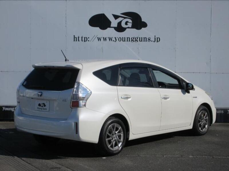 PRIUS ALPHA