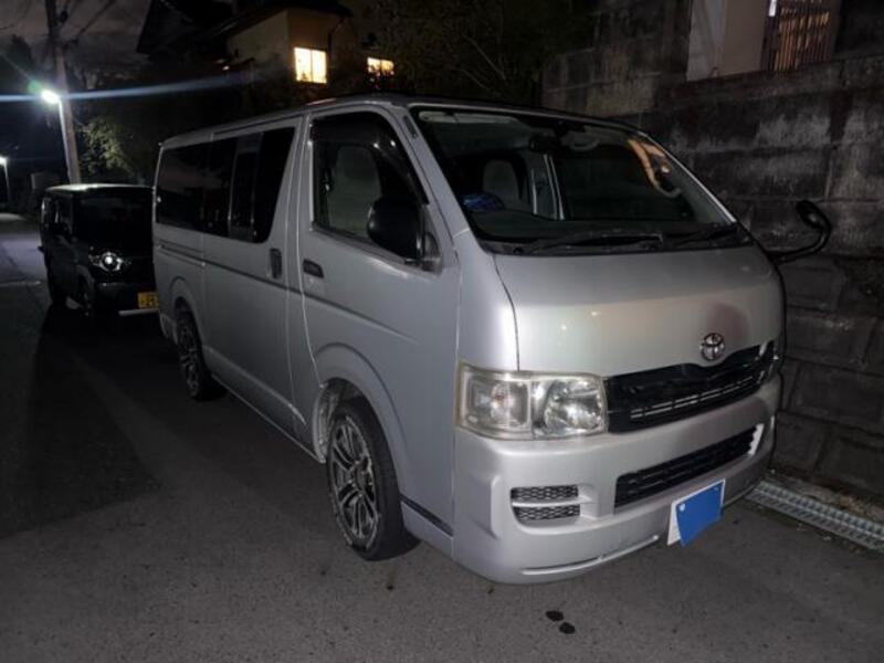 TOYOTA HIACE VAN