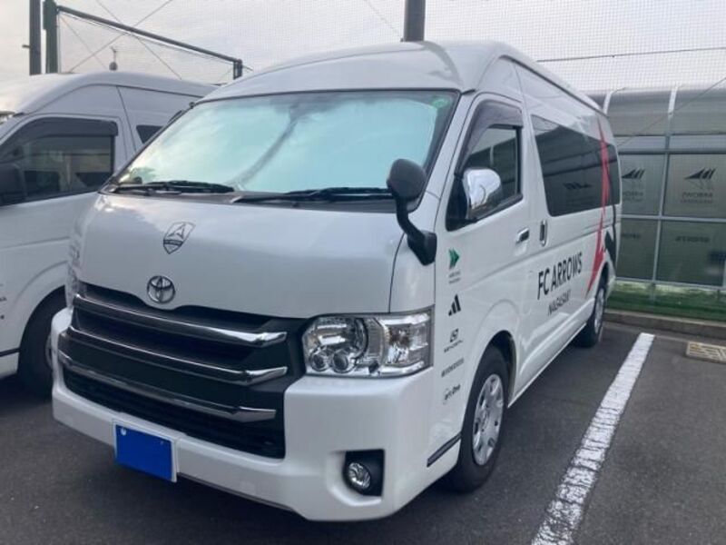 TOYOTA HIACE COMMUTER