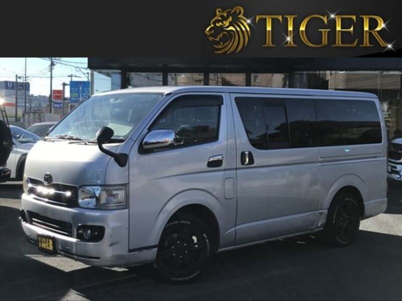 TOYOTA HIACE VAN