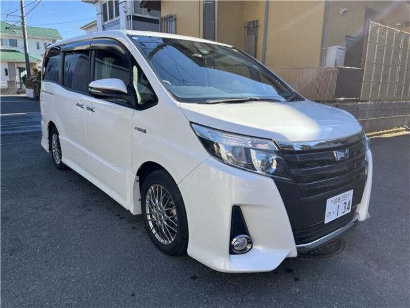 TOYOTA NOAH