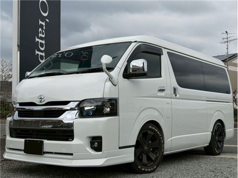 TOYOTA HIACE