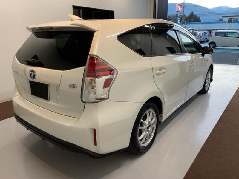 PRIUS ALPHA