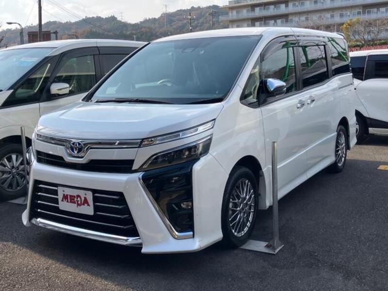 TOYOTA VOXY