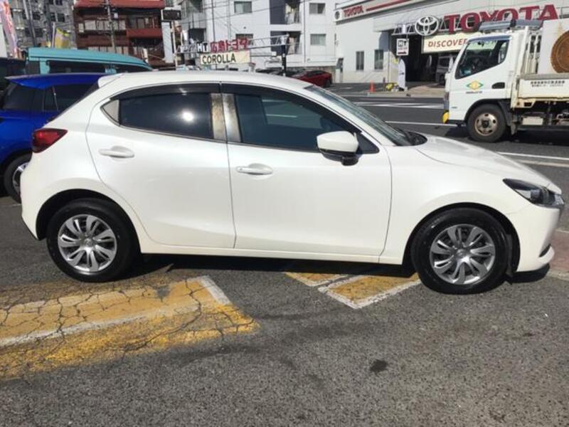 MAZDA2