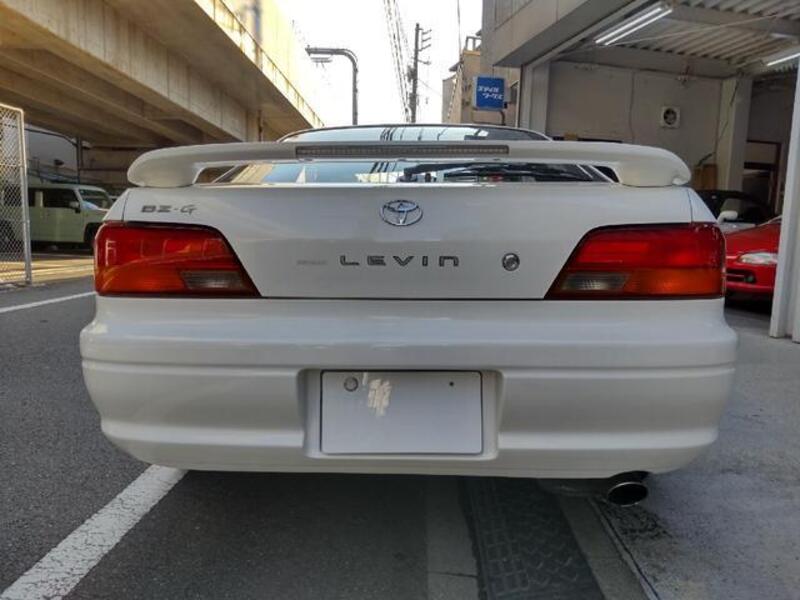 COROLLA LEVIN