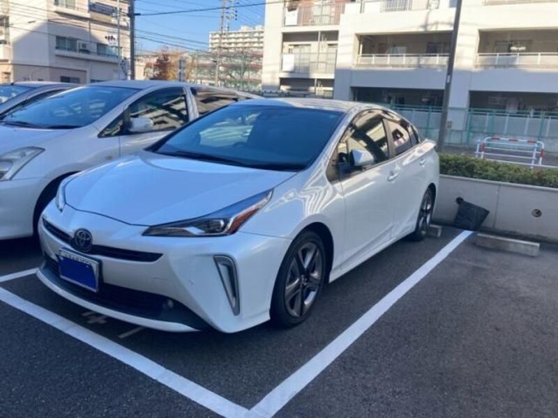 TOYOTA PRIUS
