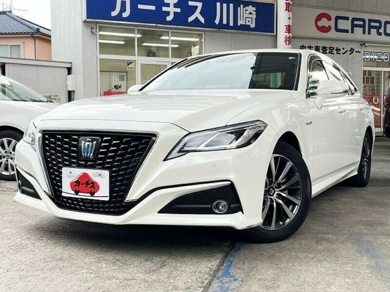 Toyota crown azsh20