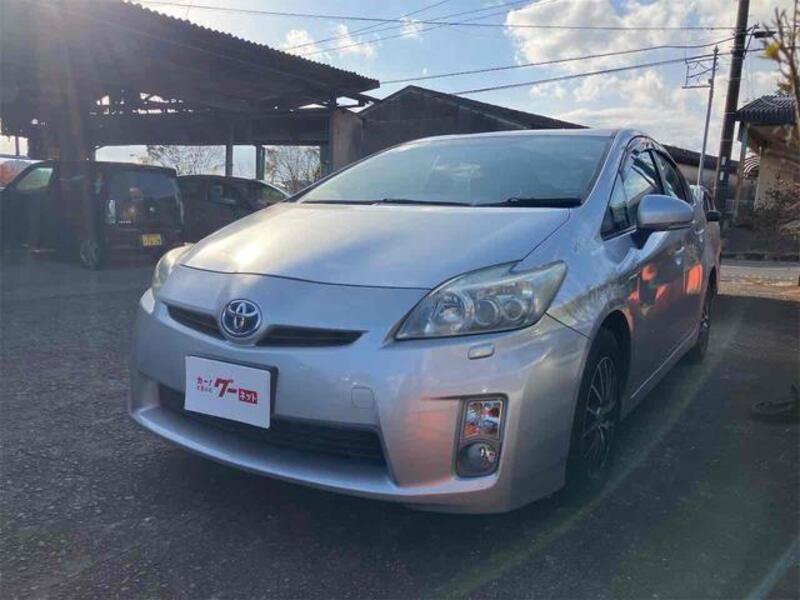 TOYOTA PRIUS