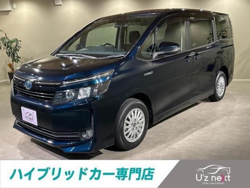 TOYOTA VOXY