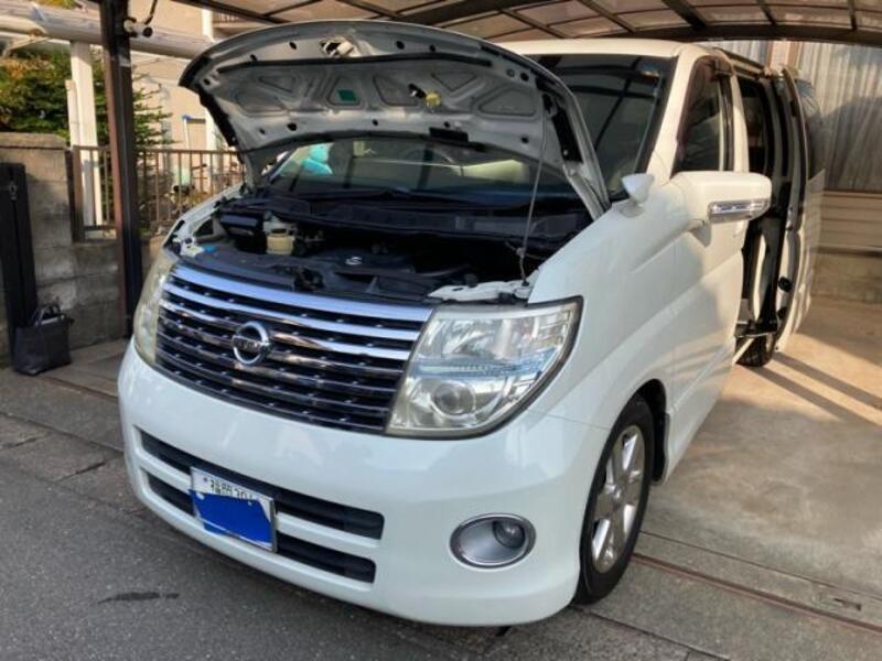NISSAN ELGRAND