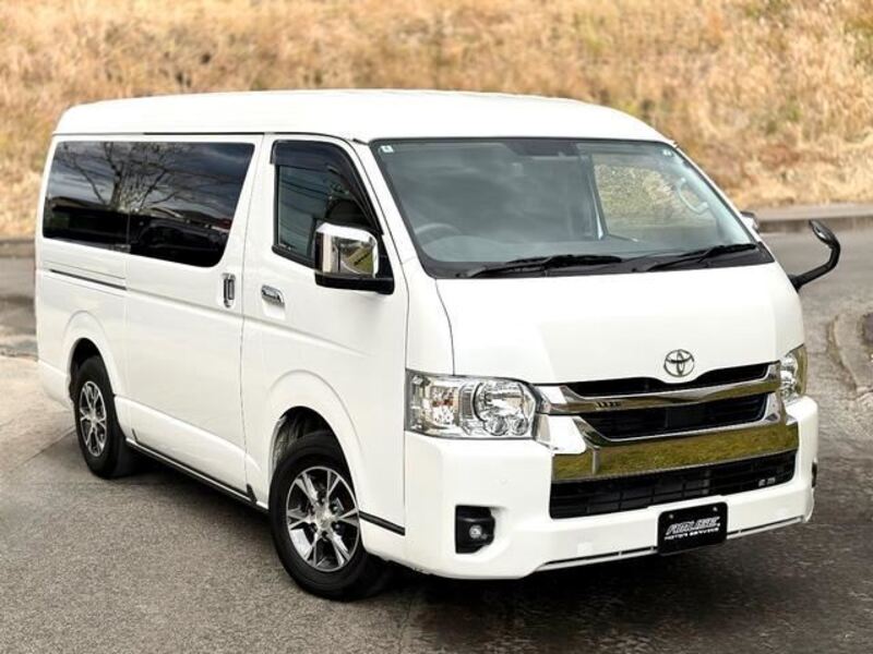 TOYOTA HIACE