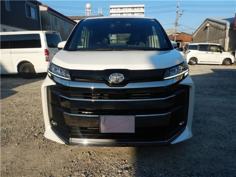 TOYOTA NOAH