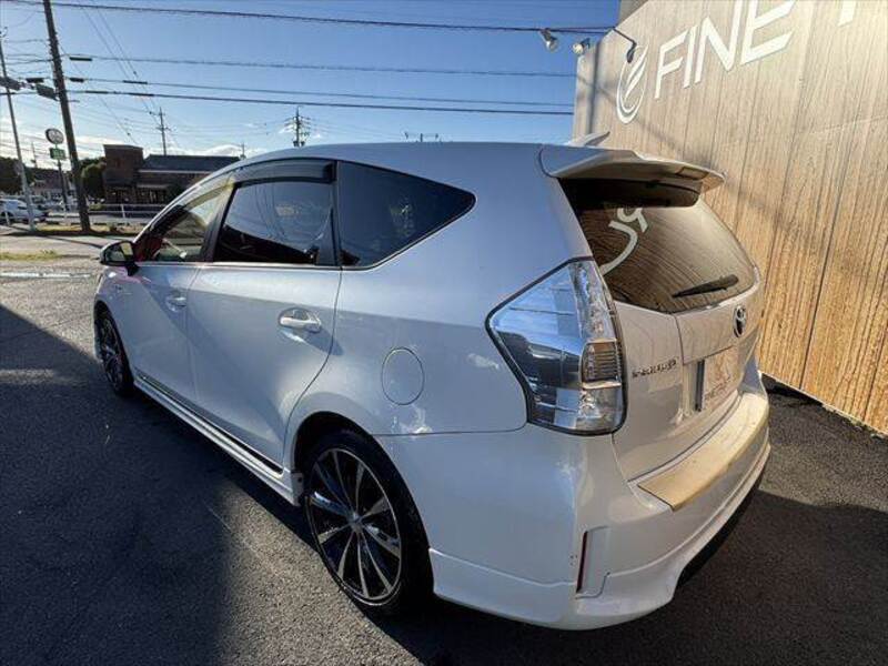 PRIUS ALPHA