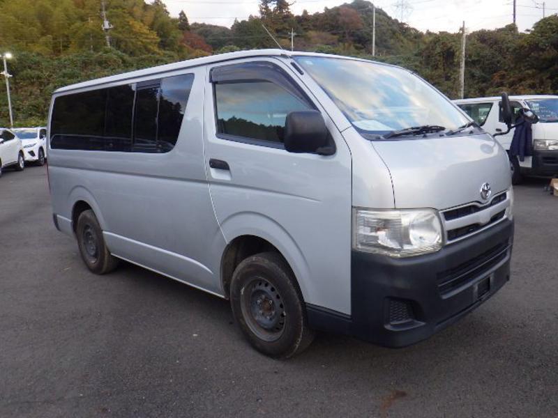 TOYOTA HIACE