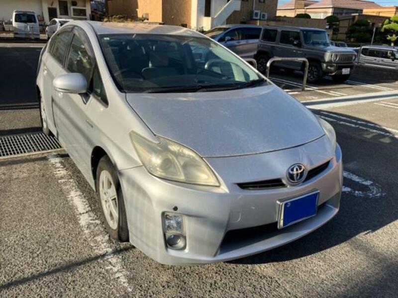 TOYOTA PRIUS