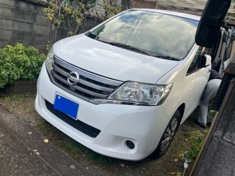 NISSAN SERENA