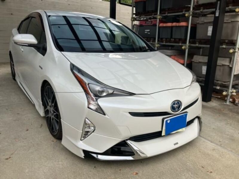 TOYOTA PRIUS