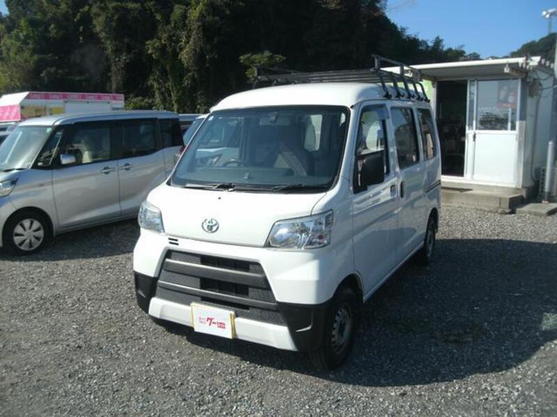TOYOTA PIXIS VAN