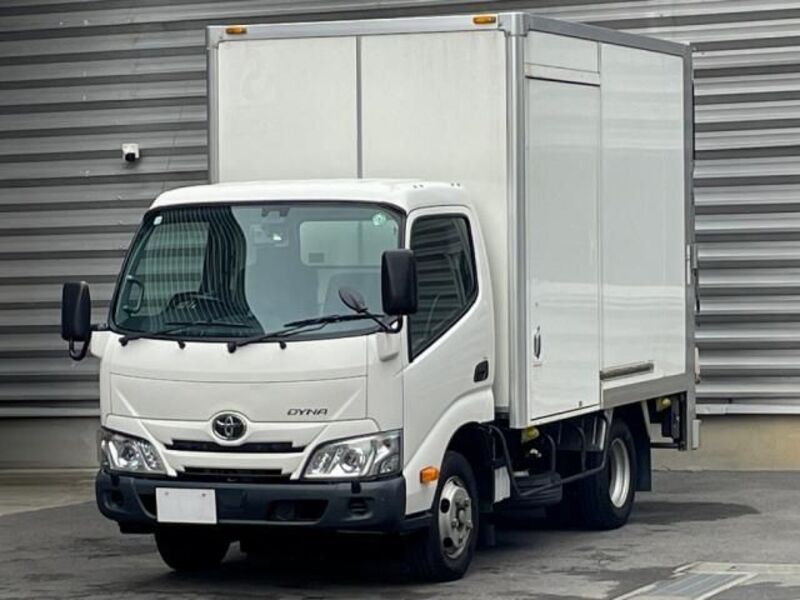 TOYOTA DYNA