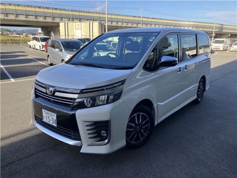 TOYOTA VOXY