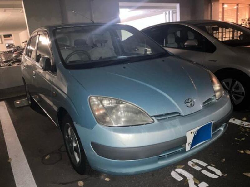 TOYOTA PRIUS