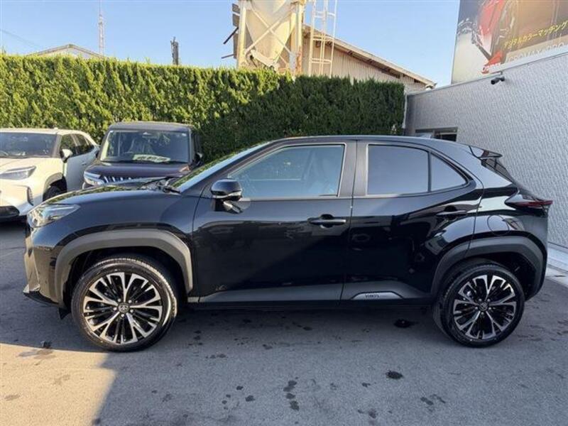YARIS CROSS