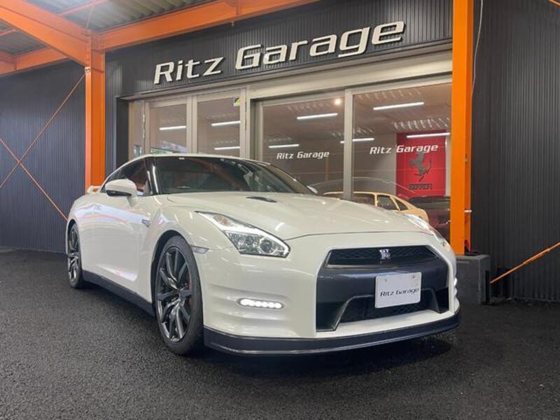 NISSAN GT-R