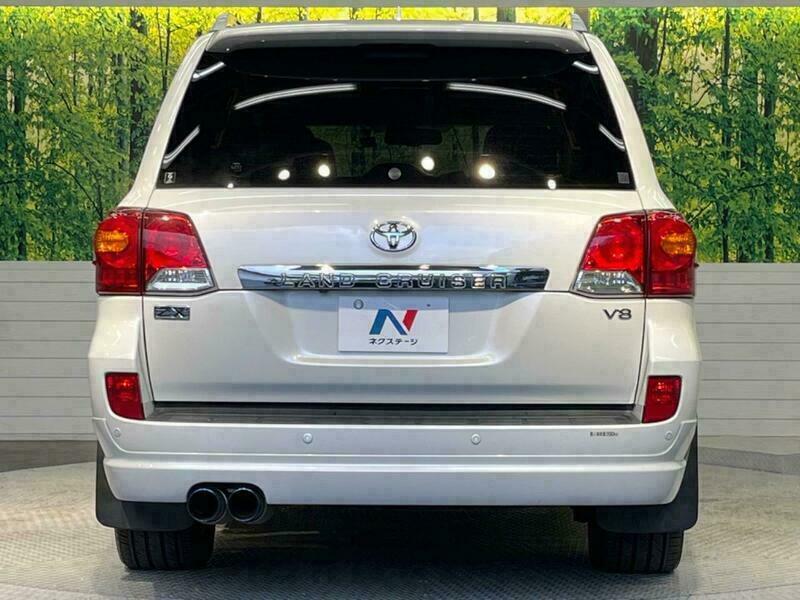LAND CRUISER