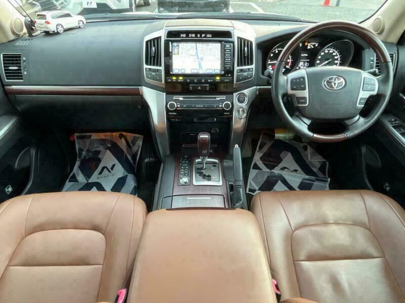 LAND CRUISER
