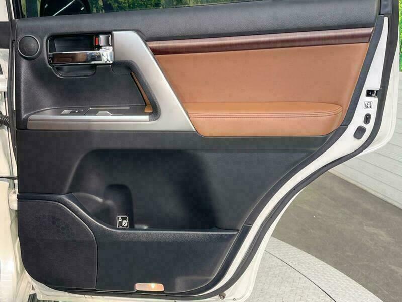 LAND CRUISER