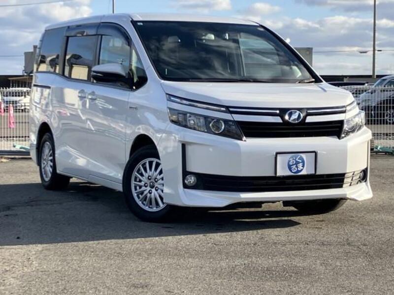 TOYOTA VOXY