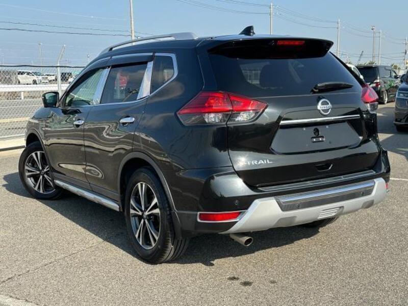 X-TRAIL