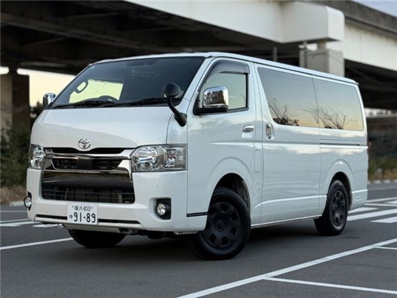 TOYOTA HIACE VAN