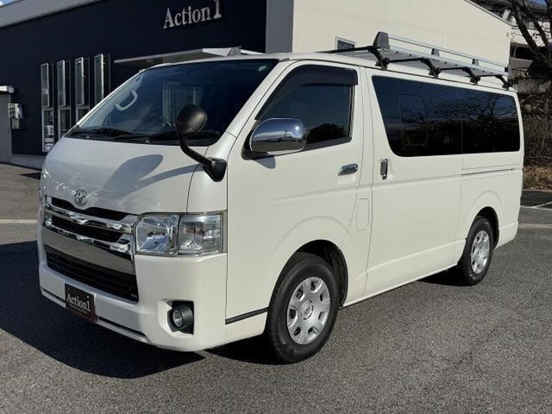 TOYOTA HIACE VAN