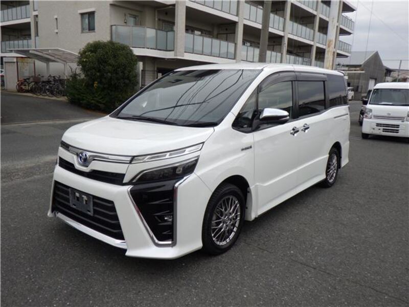 TOYOTA VOXY