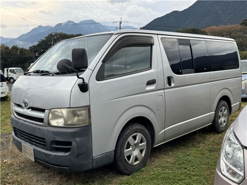 TOYOTA HIACE VAN