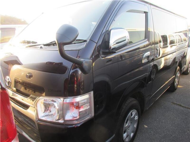 TOYOTA HIACE